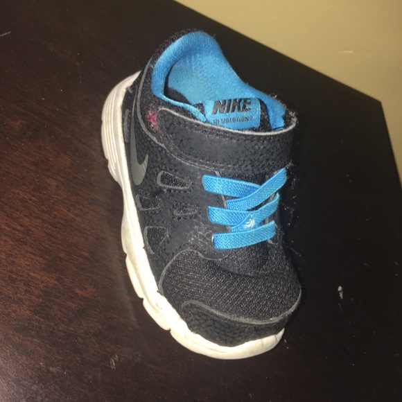 Nike toddler shoes - Picture 2 of 3